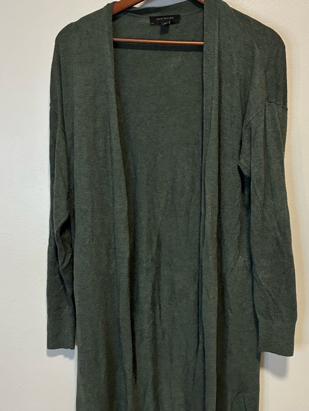 Ann Taylor Olive Green Open-Front Long Cardigan. Med. EUC